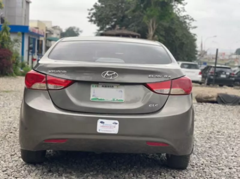 Hyundai Elantra   - 2010
