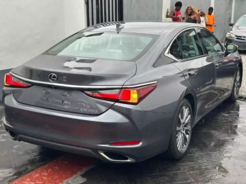 Lexus ES 350   - 2019