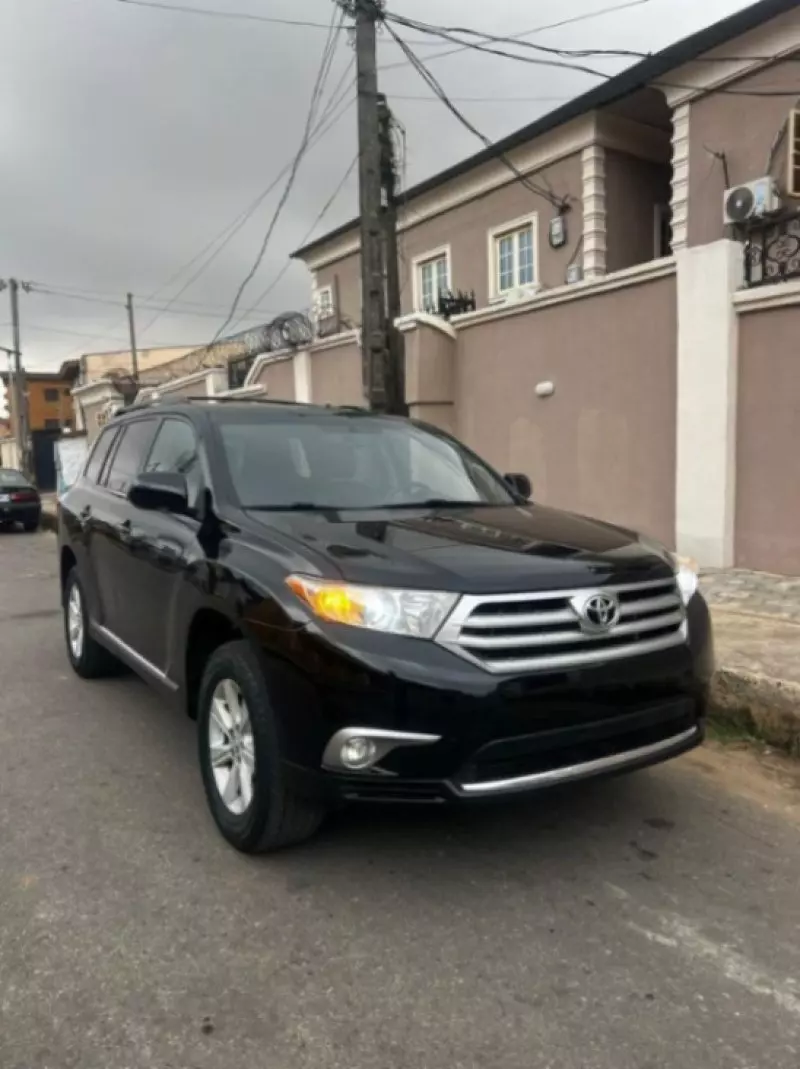 Toyota Highlander   - 2013