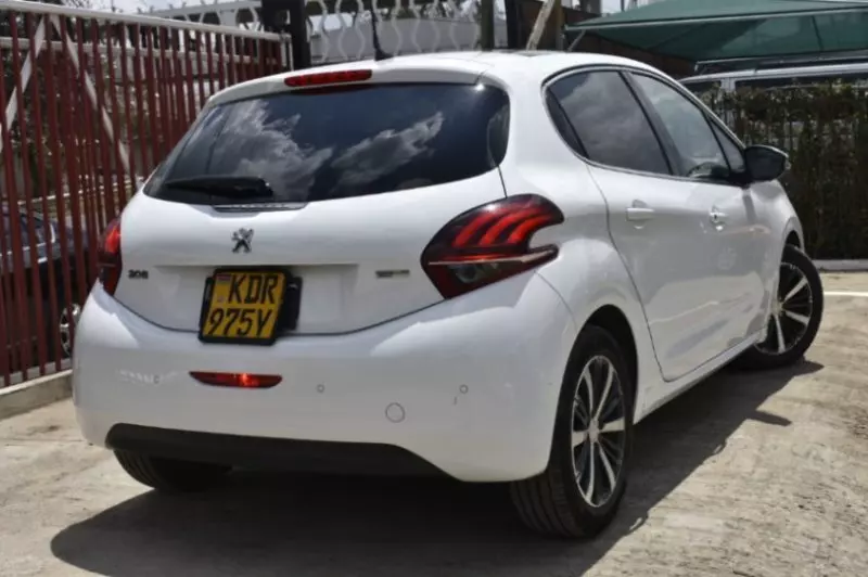 Peugeot 208   - 2017