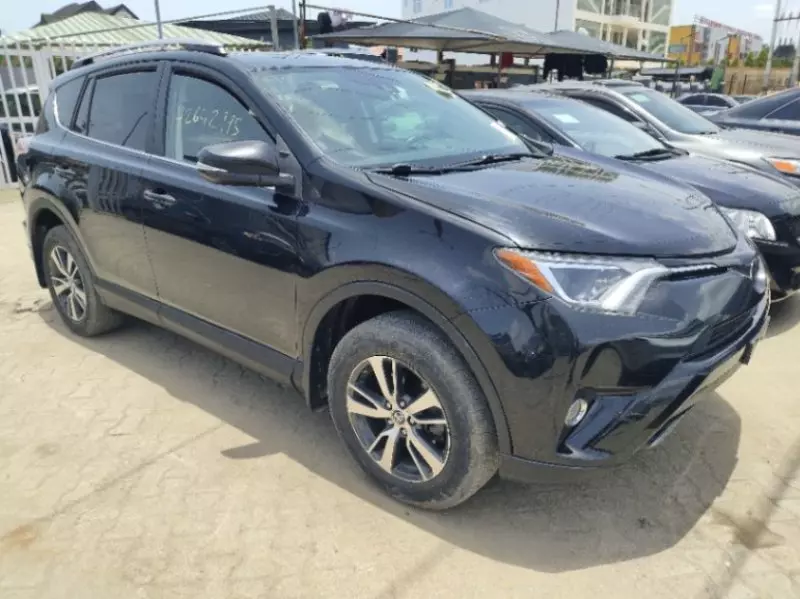 Toyota RAV4   - 2017