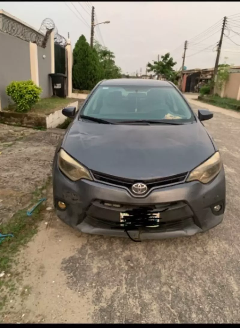 Toyota Camry   - 2012