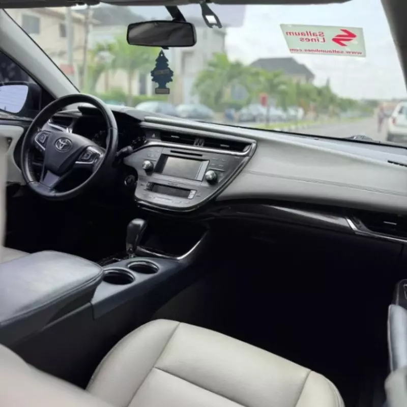 Toyota Avalon   - 2013