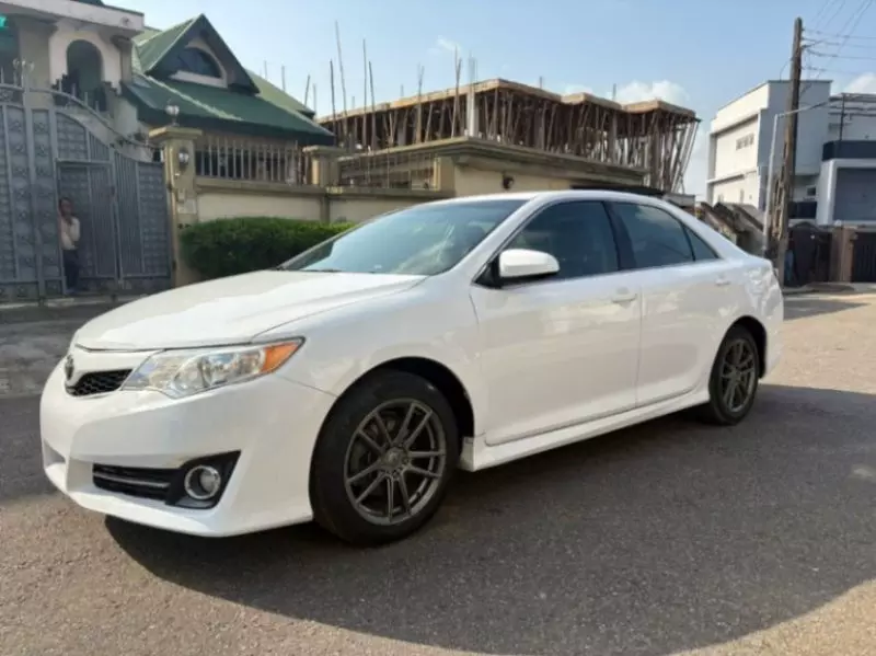 Toyota Camry   - 2012