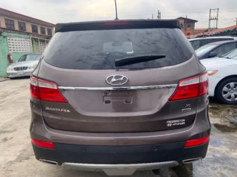 Hyundai Santa Fe   - 2015