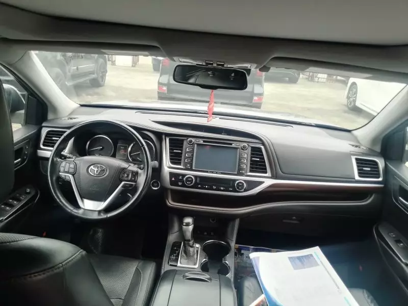 Toyota Highlander   - 2016
