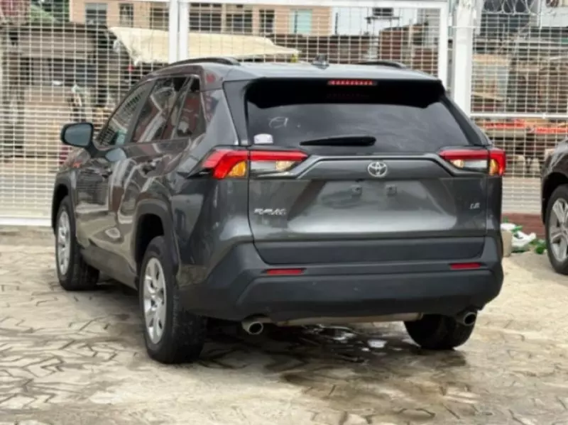 Toyota RAV 4   - 2021