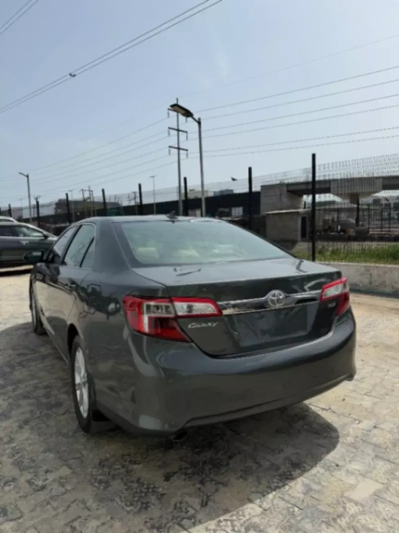 Toyota Camry   - 2012