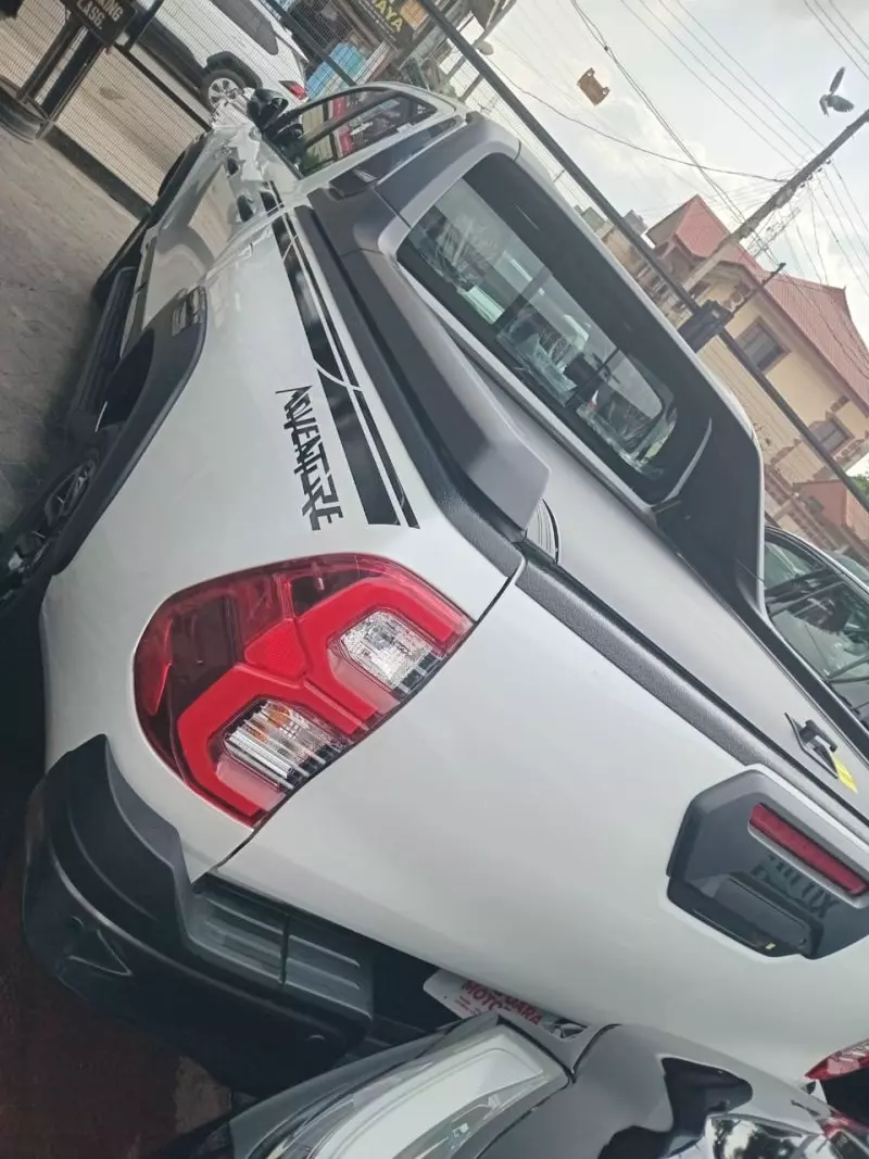 Toyota Hilux   - 2025