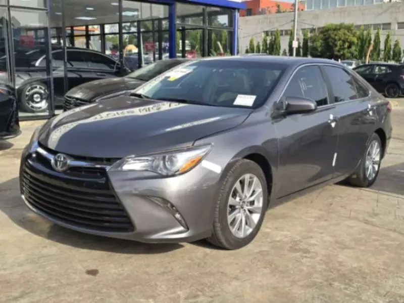 Toyota Camry - 2015