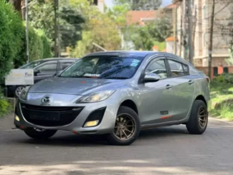 Mazda Axela    - 2010