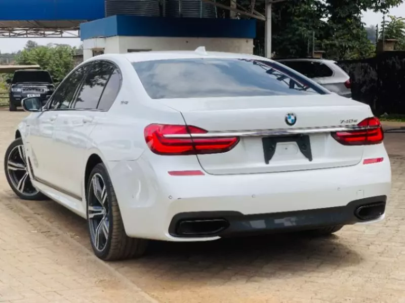 BMW 740   - 2017