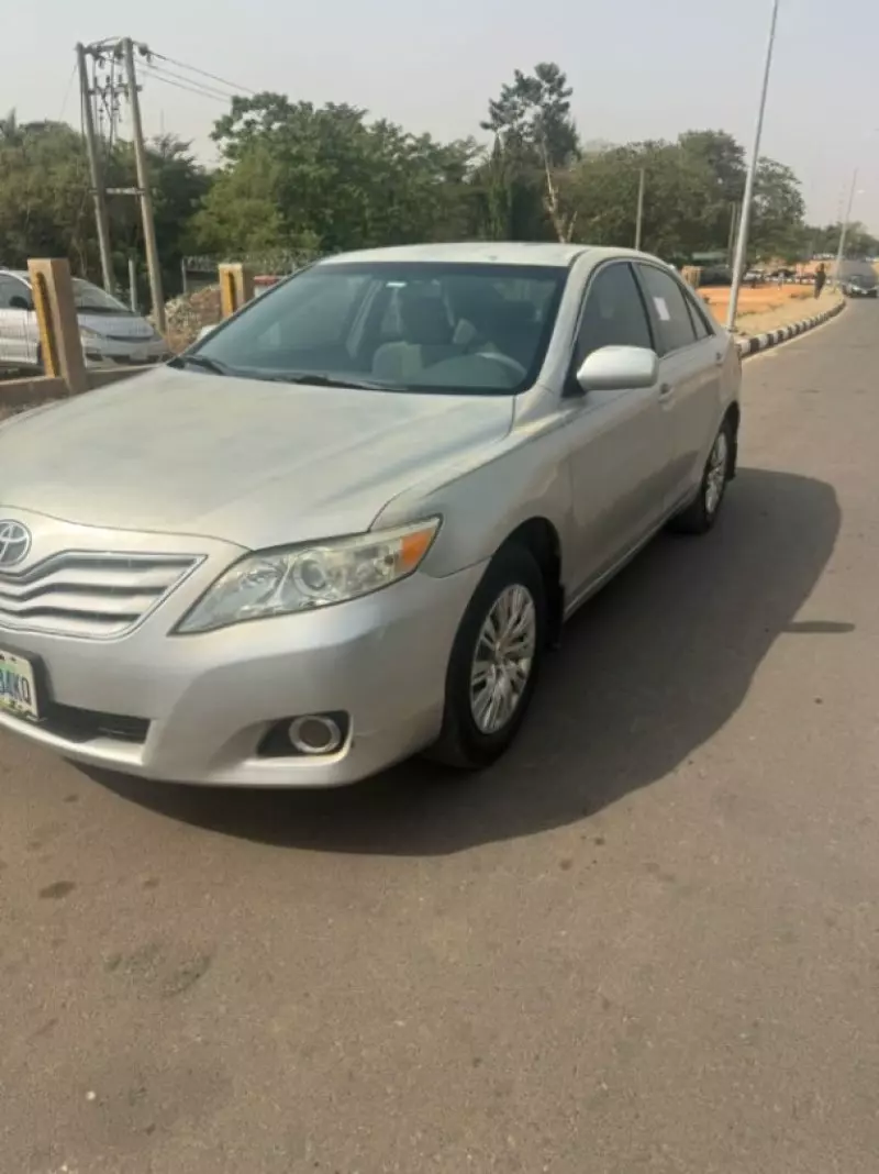Toyota Camry   - 2011