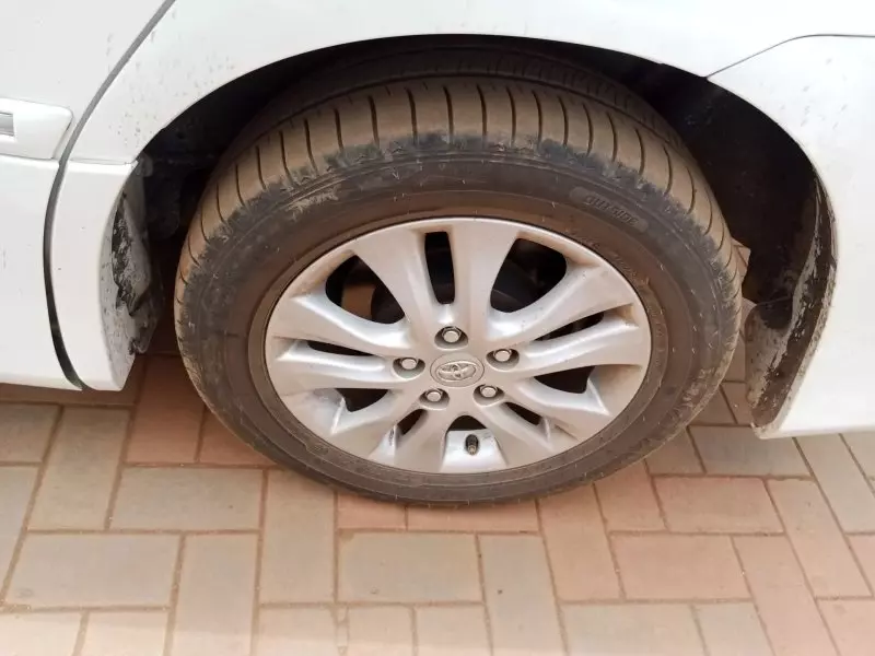 Toyota Noah   - 2012