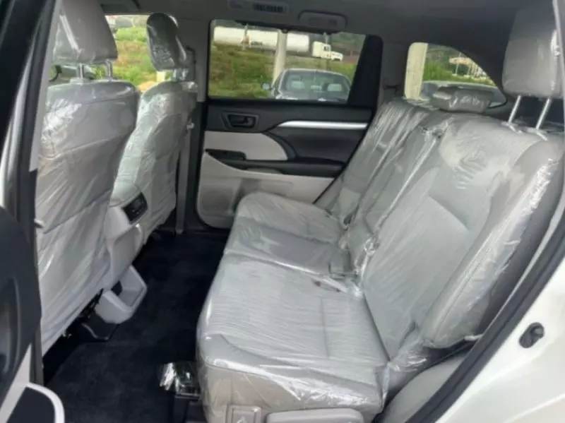 Toyota Highlander   - 2014