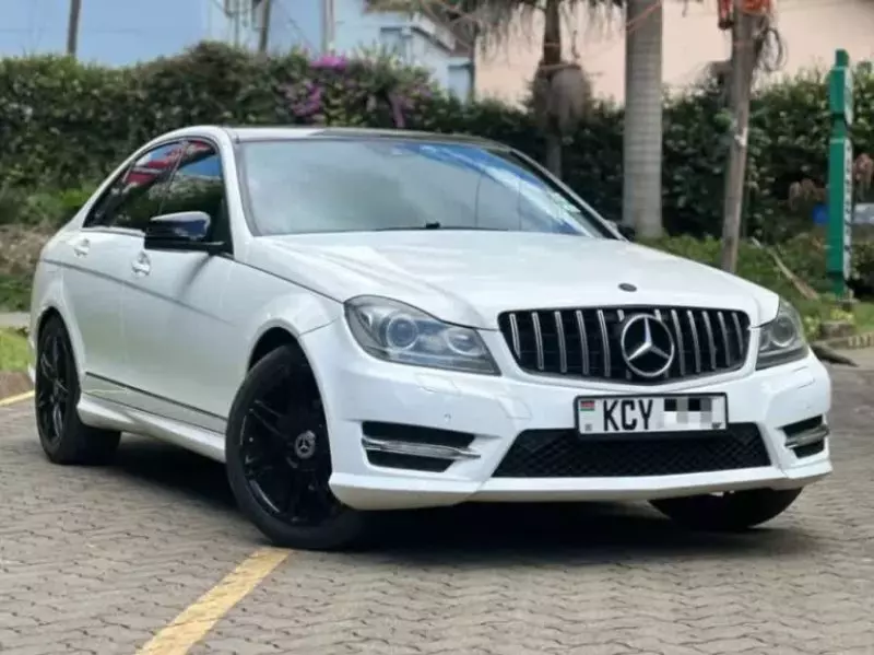 Mercedes-Benz C200   - 2013