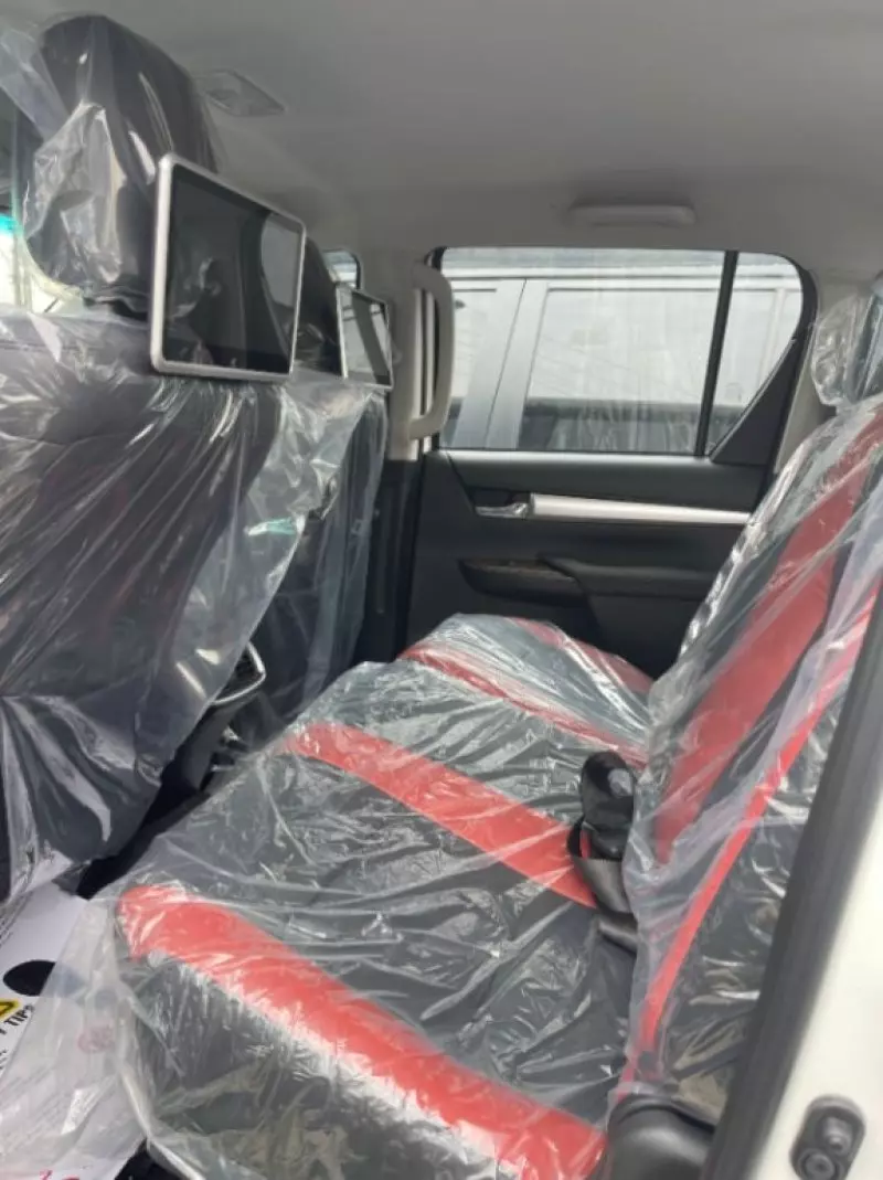 Toyota Hilux   - 2025