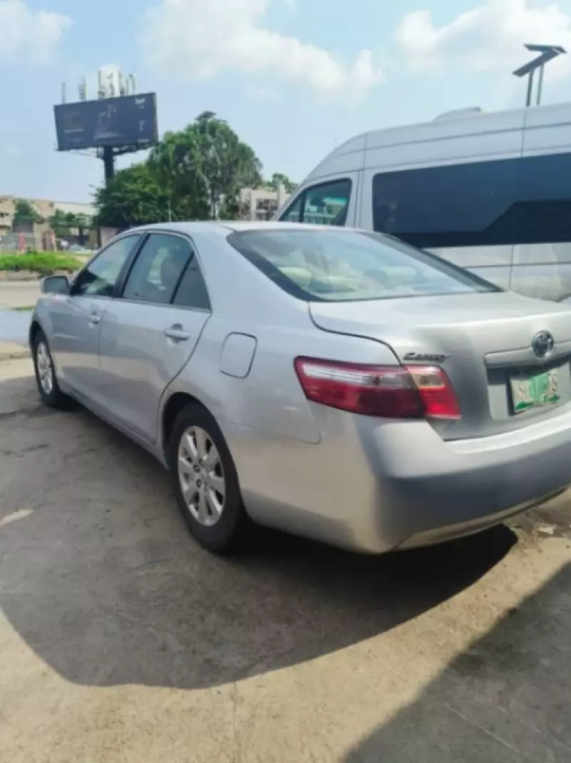 Toyota Camry   - 2009