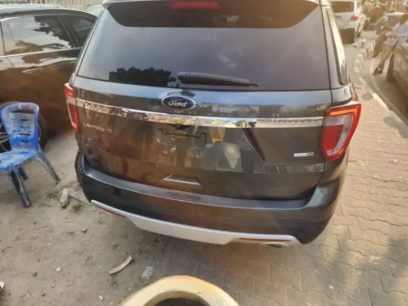 Ford Explorer   - 2016