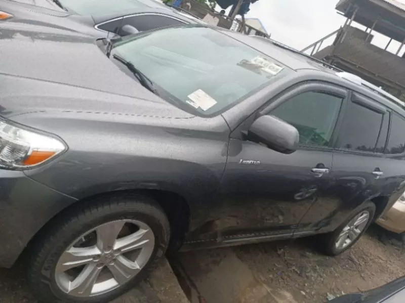 Toyota Highlander   - 2010