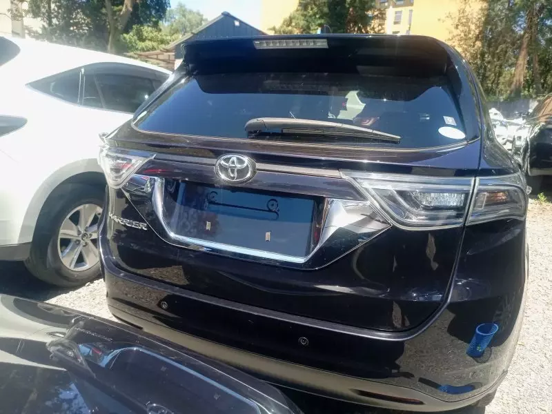 Toyota Harrier   - 2016