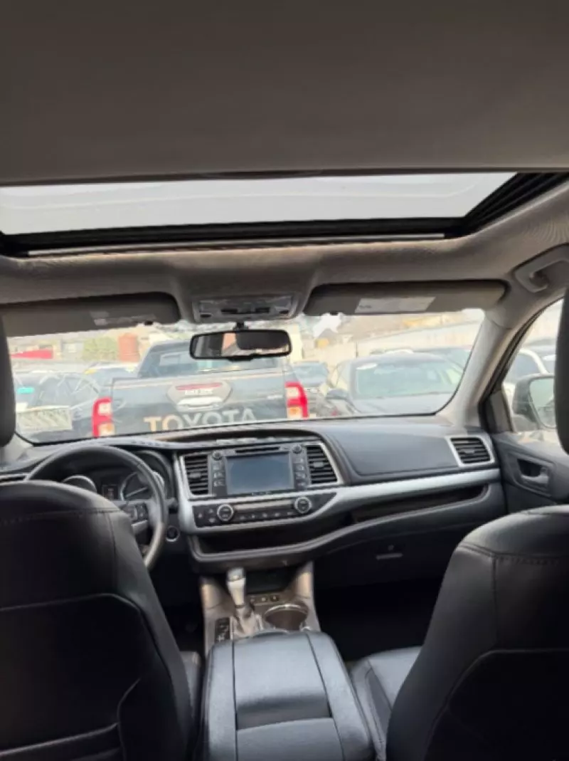 Toyota Highlander   - 2016