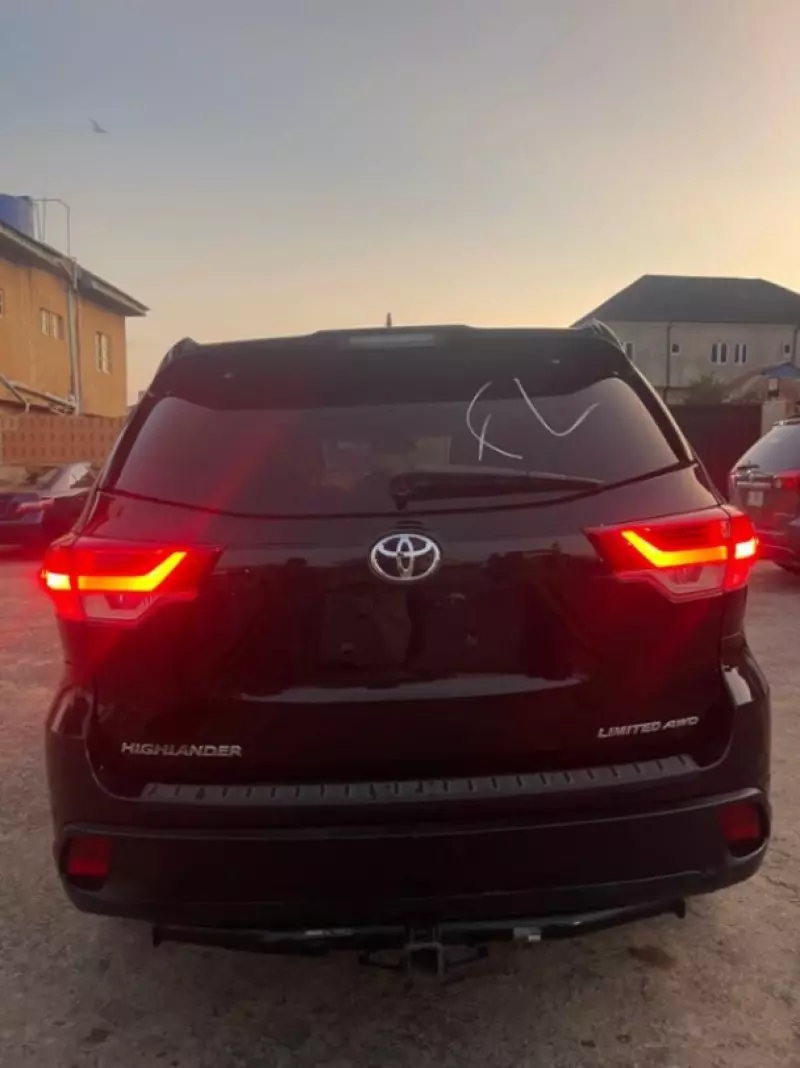 Toyota Highlander   - 2016