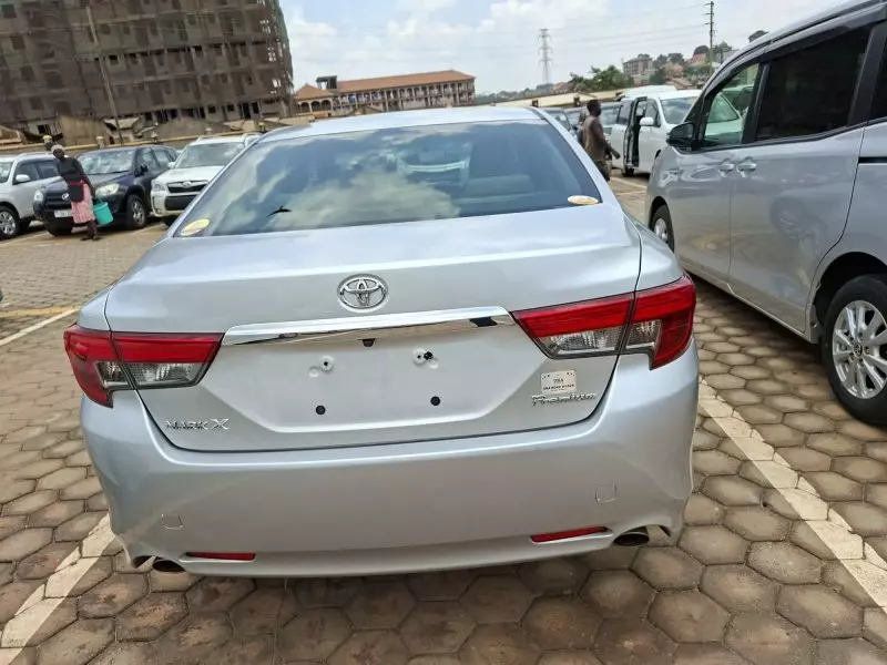 Toyota Mark X - 2012