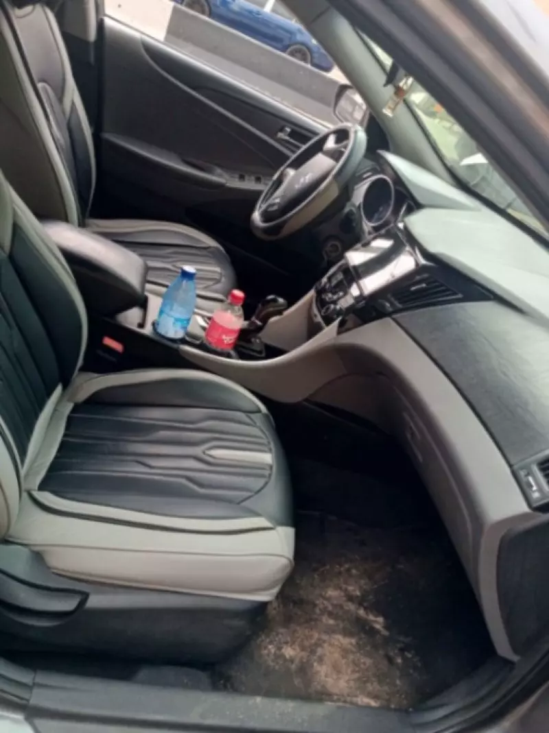 Hyundai Sonata   - 2011