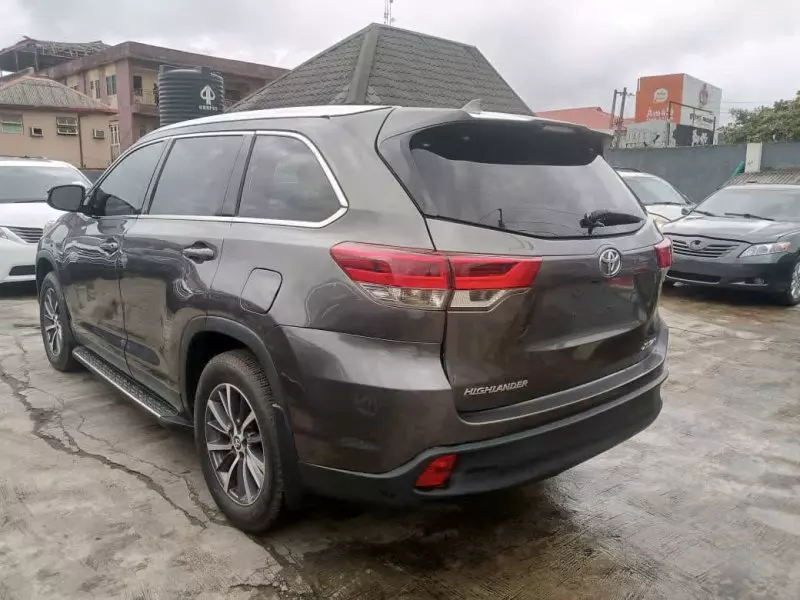 Toyota Highlander   - 2019