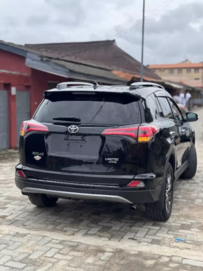 Toyota RAV 4   - 2018