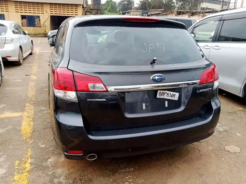 Subaru Legacy   - 2011