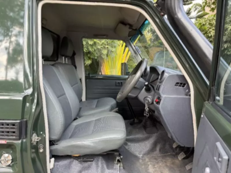 Toyota Land Cruiser Pick Up   - 2013