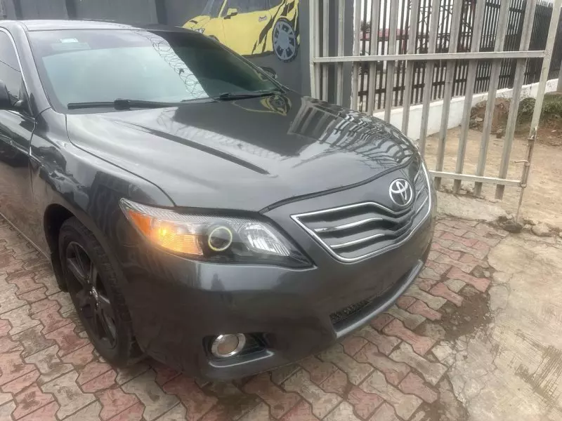 Toyota Camry   - 2010