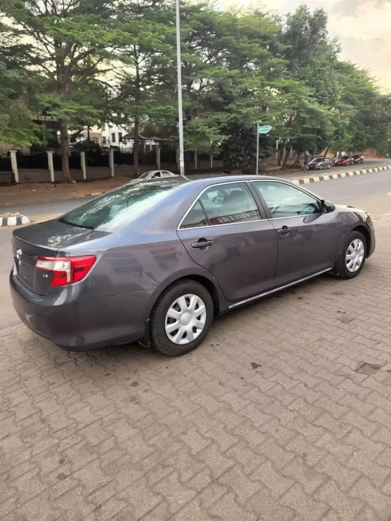 Toyota camry   - 2013