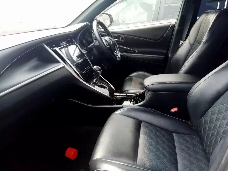 Toyota Harrier   - 2017