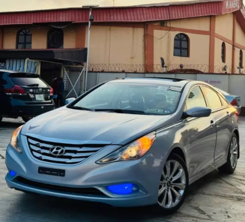 Hyundai Sonata   - 2011