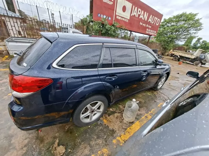 Subaru Outback   - 2012