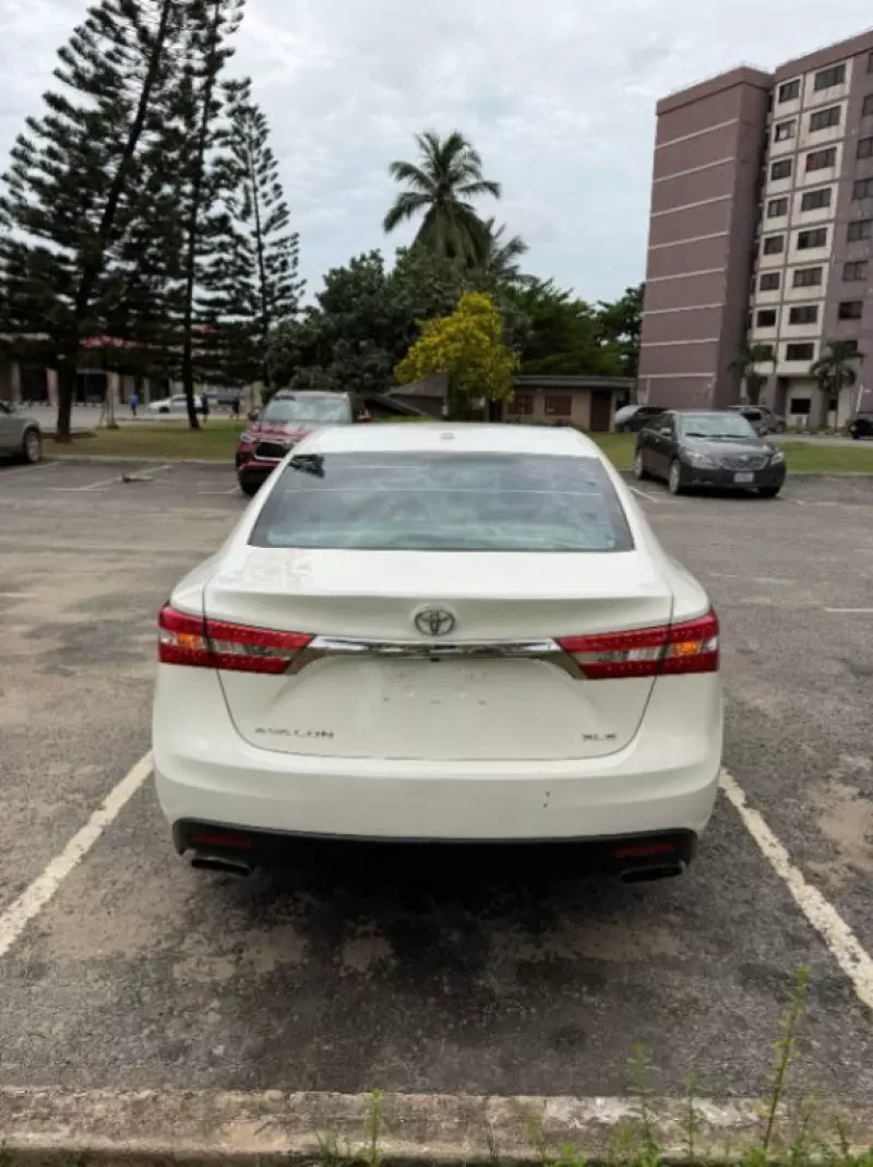 Toyota Avalon - 2015