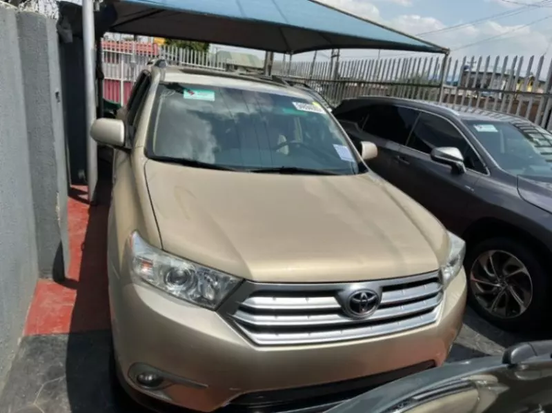 Toyota Highlander   - 2013