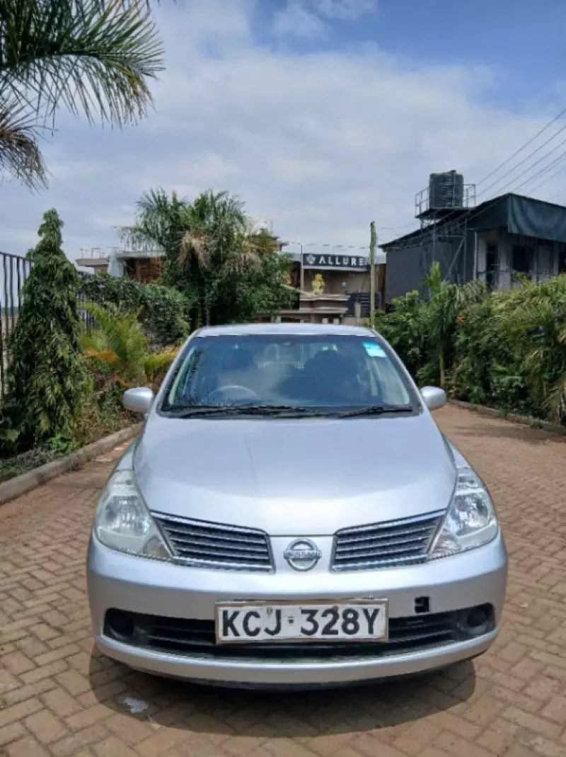 Nissan Tiida   - 2012