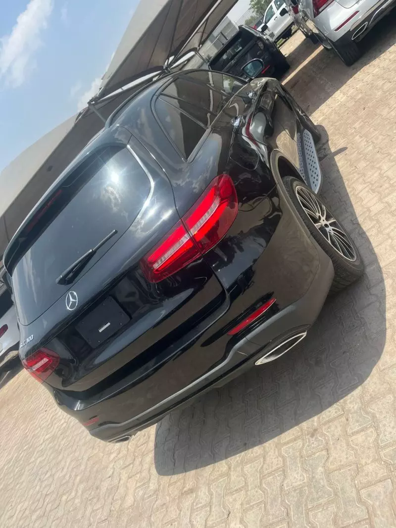 Mercedes-Benz GLC 300   - 2018