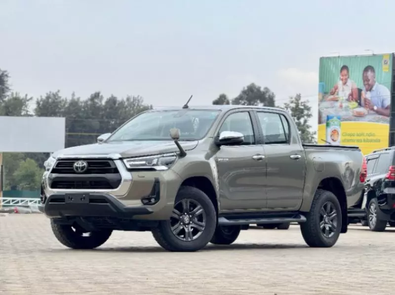 Toyota Hilux    - 2020