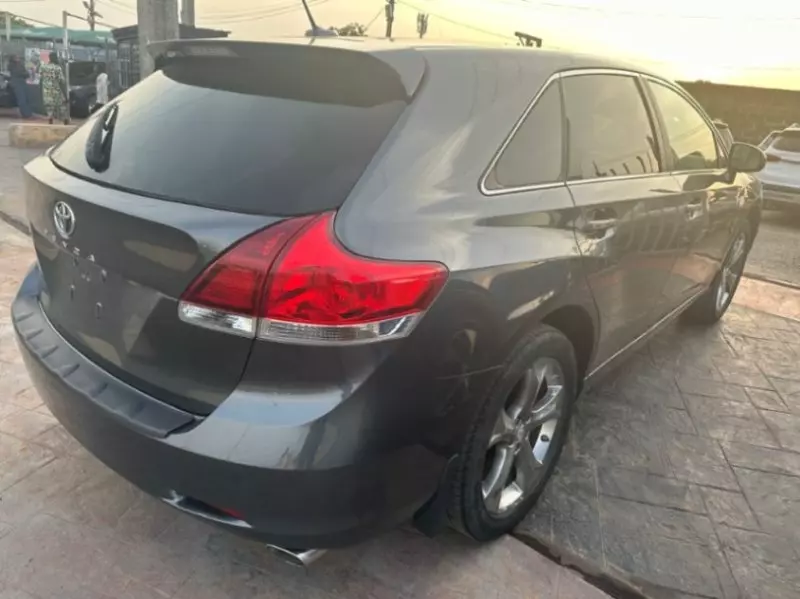 Toyota Venza   - 2011