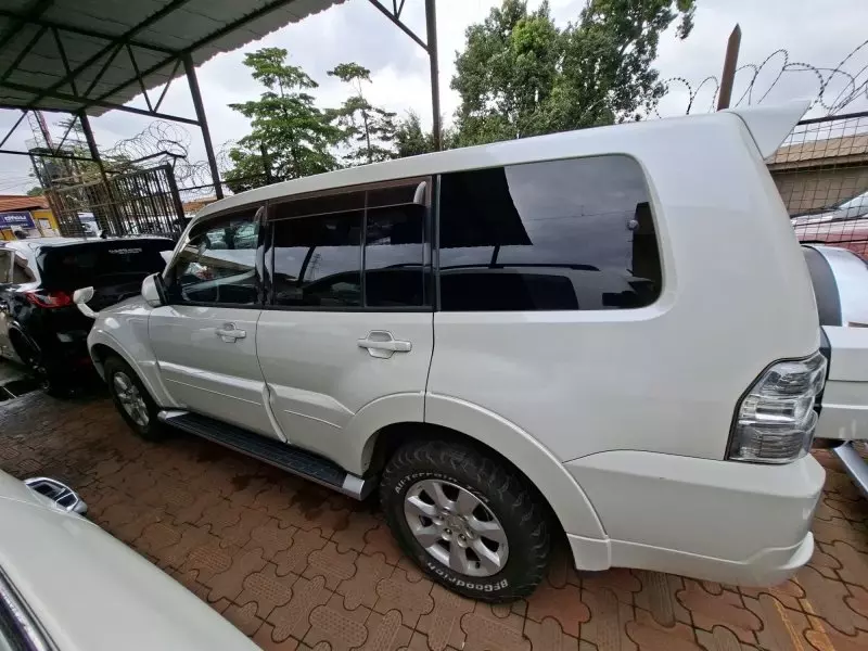 Mitsubishi Pajero Sport   - 2013