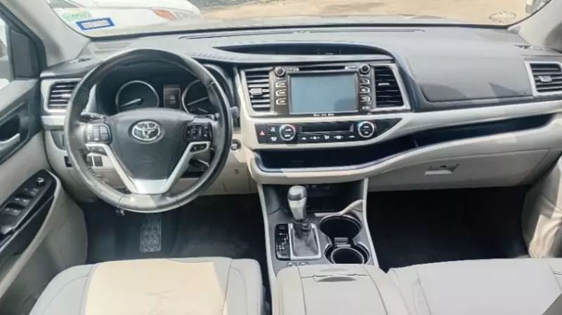 Toyota Highlander   - 2017