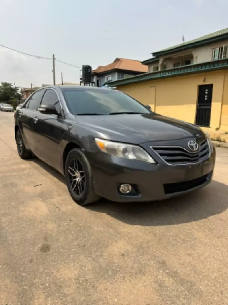 Toyota Camry   - 2010
