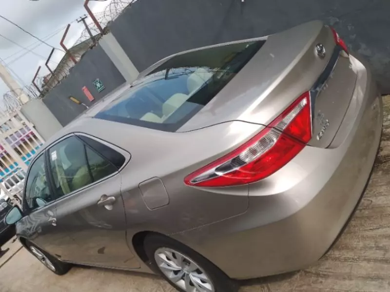 Toyota Camry   - 2016