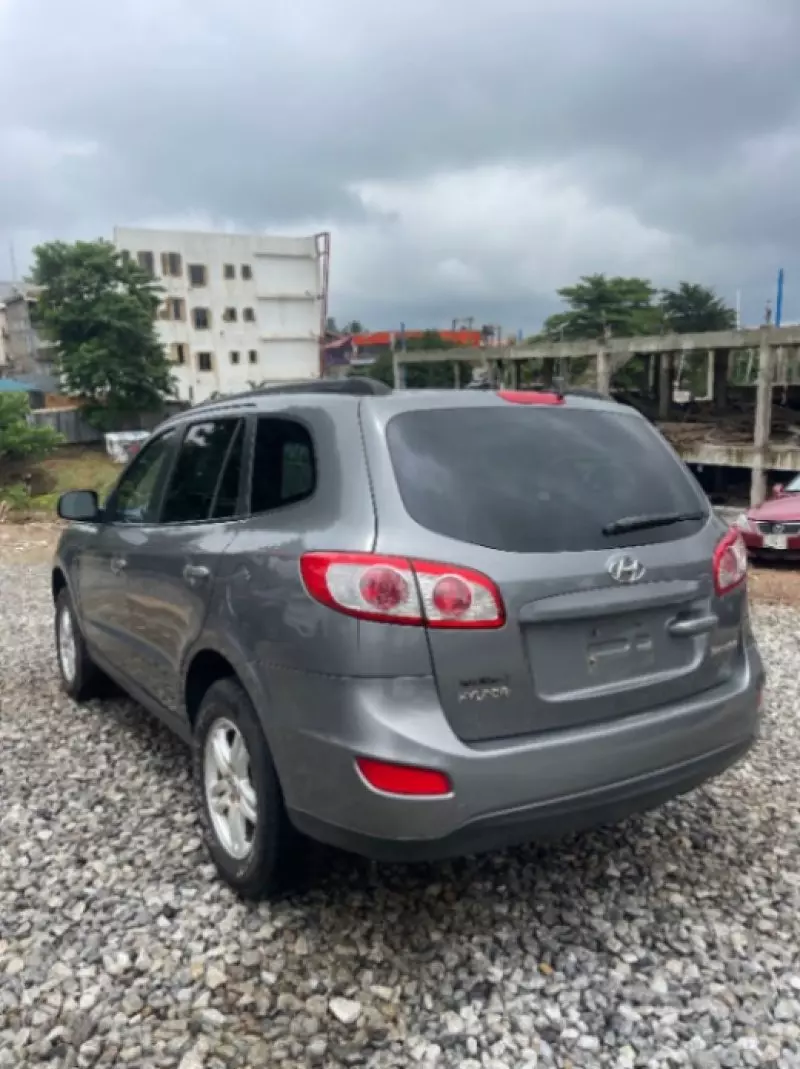 Hyundai Santa Fe   - 2010