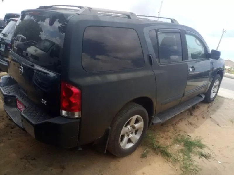 Nissan Armada   - 2006